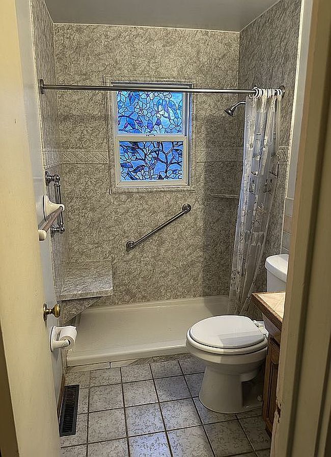 Image of 1230 N Bonfoy Ave