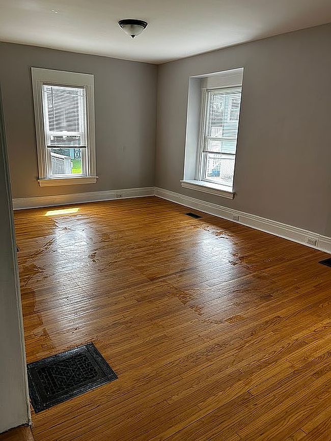 Additional photo 2 of property located at 318 N Seward Ave