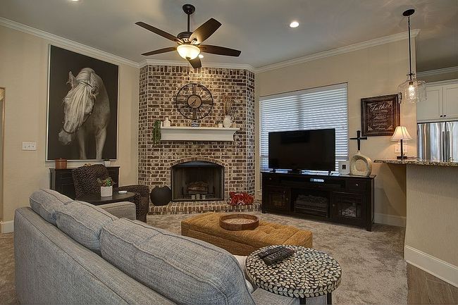 Additional photo 2 of property located at 223 E Emma St