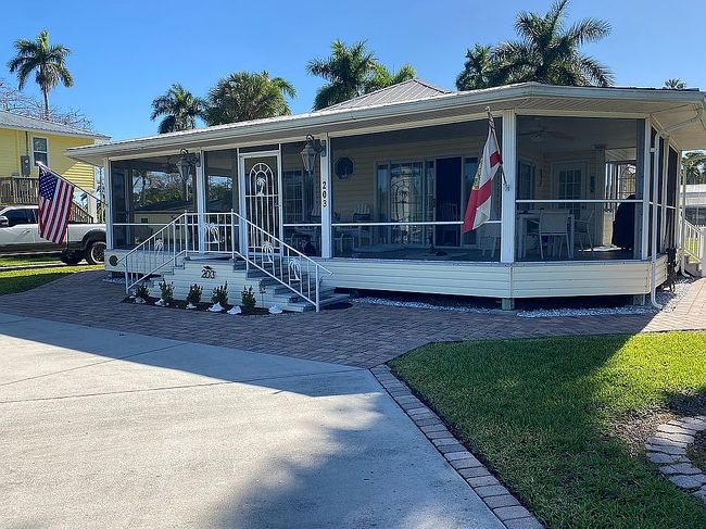 Image of 203 Riverside Dr