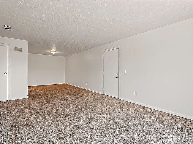 Additional photo 1 of property located at 2407 Crew Cir