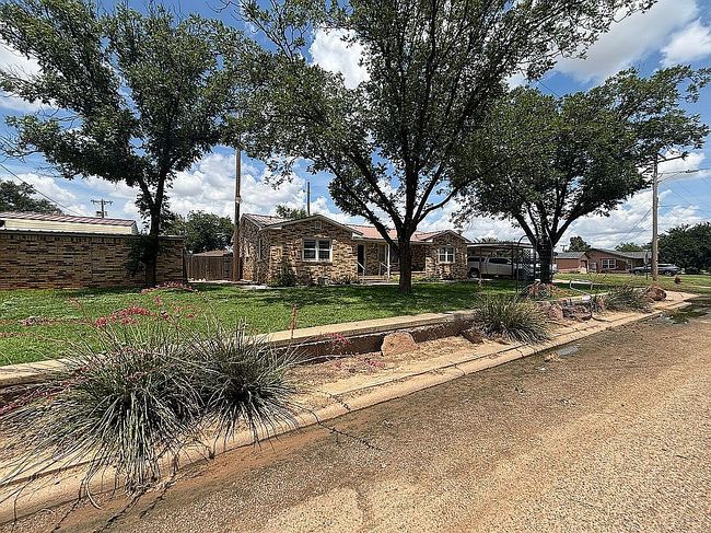 Photo of 2004 Avenue H, Petersburg, TX