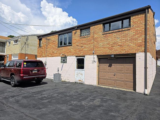 Photo of 115 Bost Dr, West Mifflin, PA