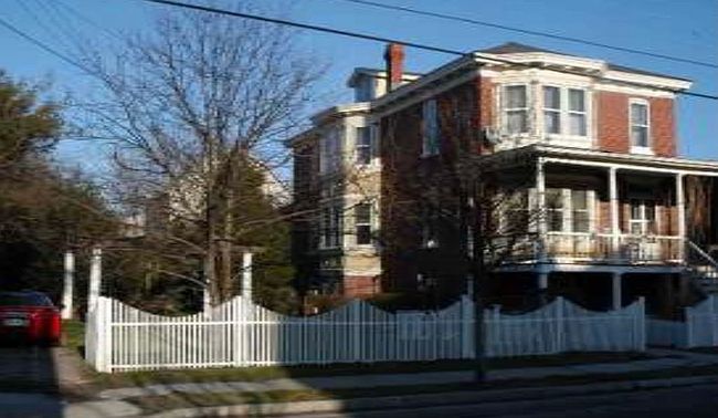 Image of 223 W Oak Ave