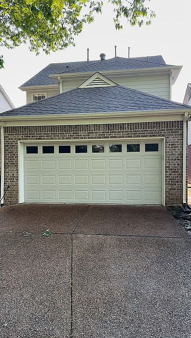 Image of 1202 Oak Creek Dr