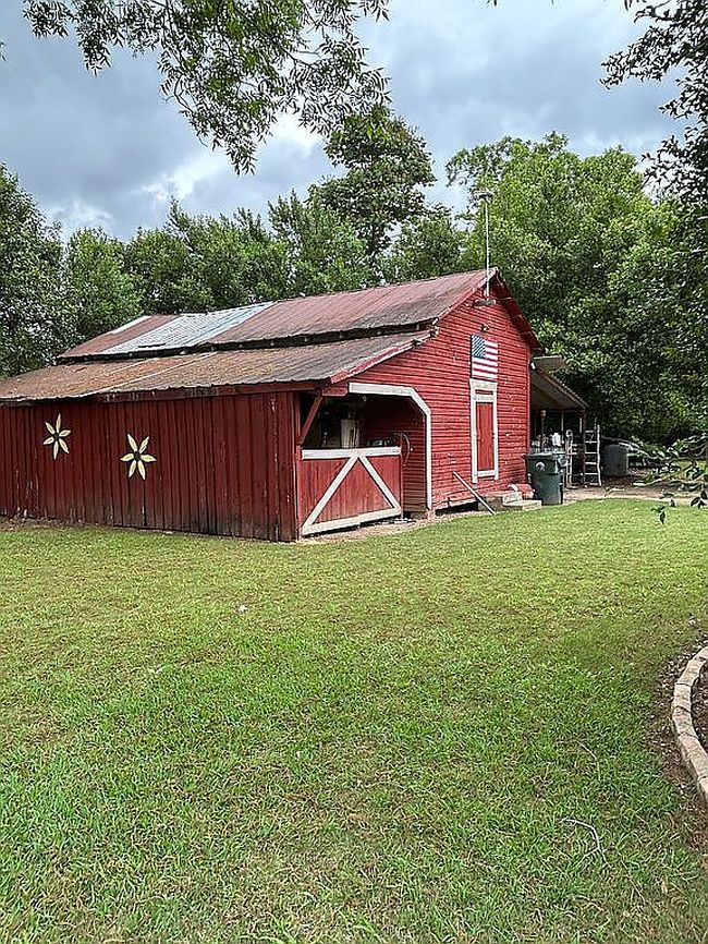 Photo of 157 Cherry Ave, Blakely, GA