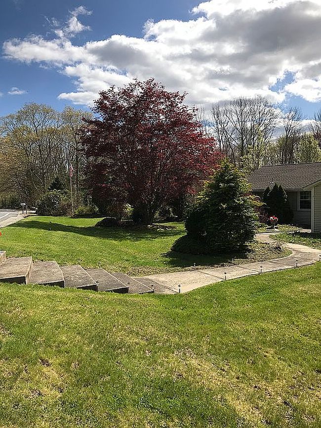 Photo of 325 Saw Mill Rd, Glocester, RI