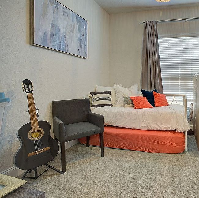 Image of 2252 Meadow Way St