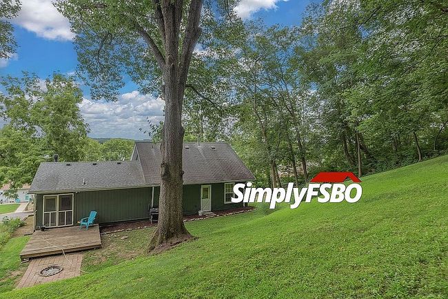 Photo of 1204 N 2nd St, Le Claire, IA