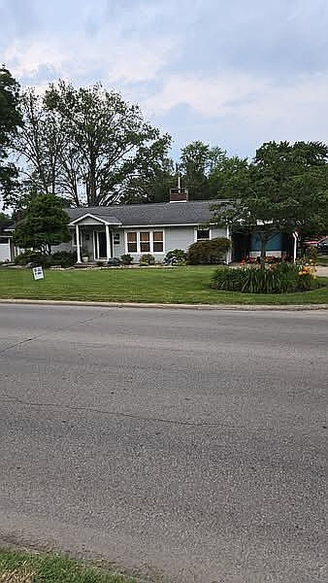 Photo of 731 W Boone St, Salem, IL