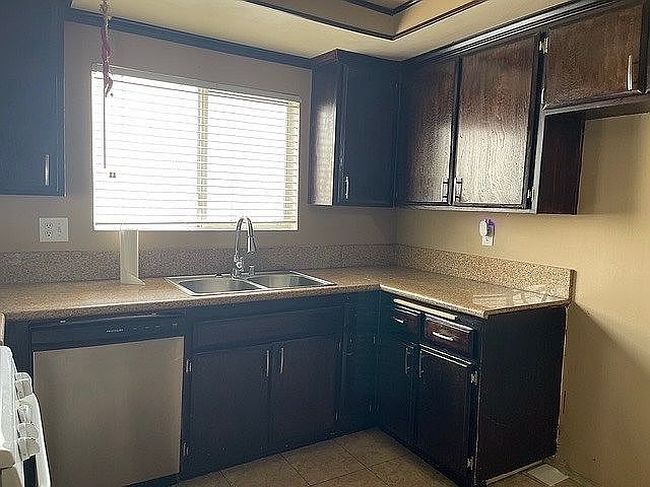 Photo of 18550 Hatteras St, Tarzana, CA