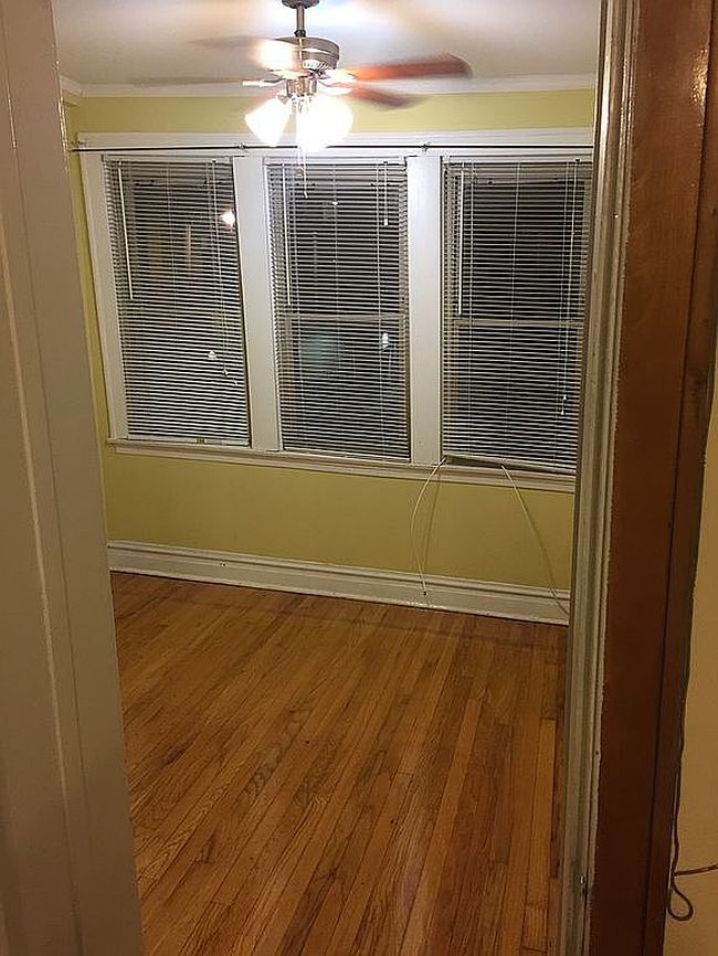 Photo of 4043 N Sawyer Ave, Chicago, IL
