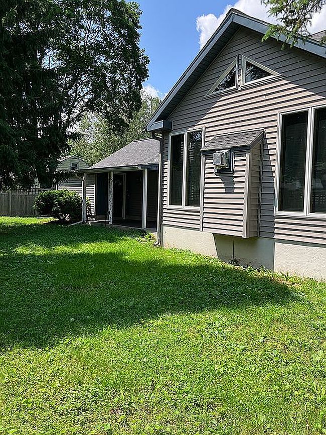 Photo of 20-22 N Belmont Cir N, Oneonta, NY