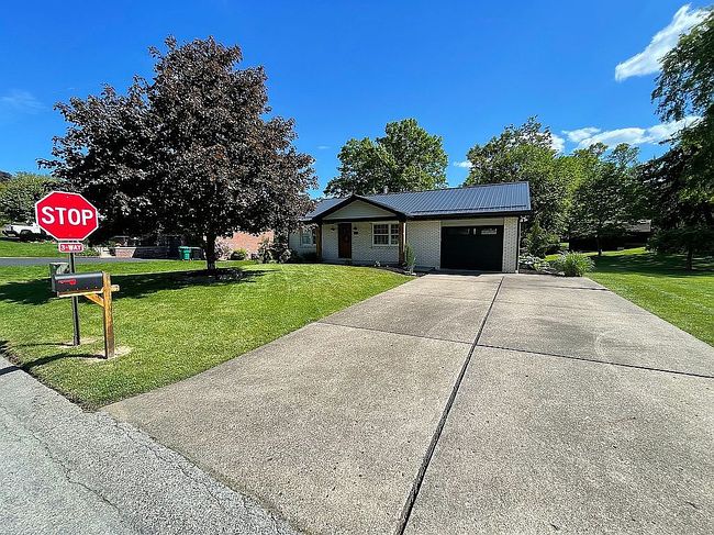 Photo of 212 Dodd Dr, Washington, PA