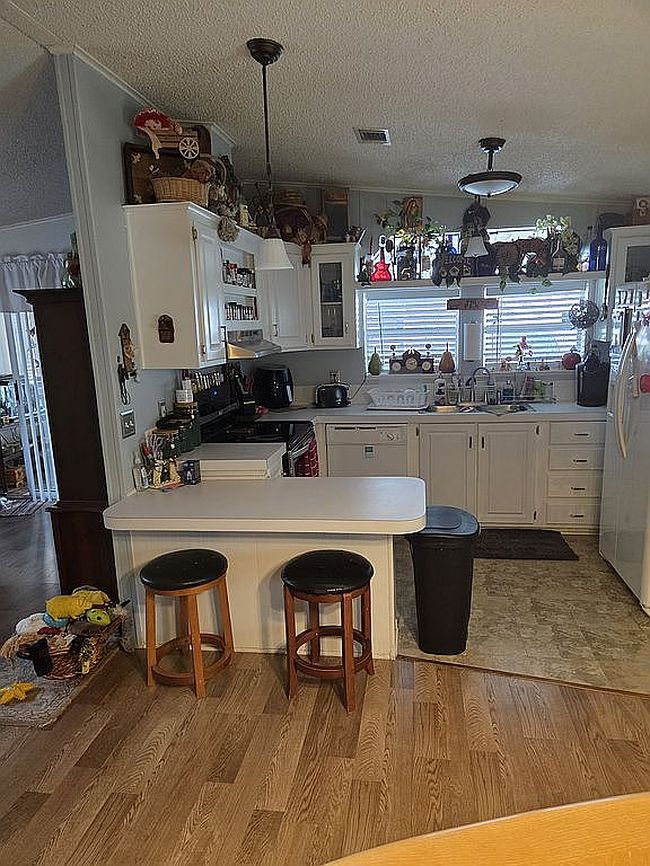 Photo of 7001 Harbor View Dr, Leesburg, FL