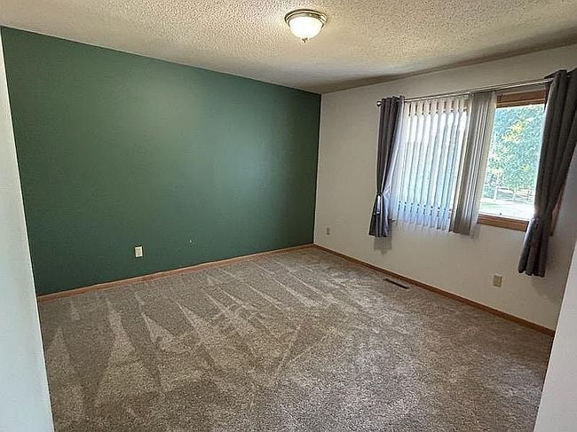 Photo of 1590 48th St Nw, Rochester, MN