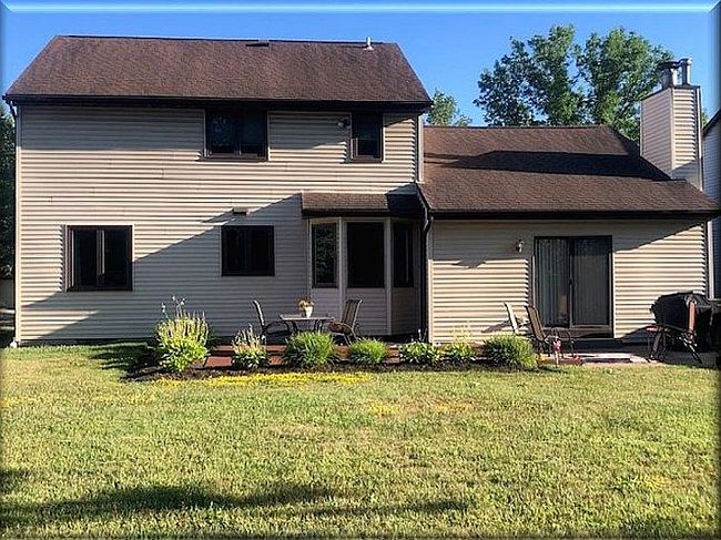 Photo of 139 Mapleleaf Dr, Williamsville, NY