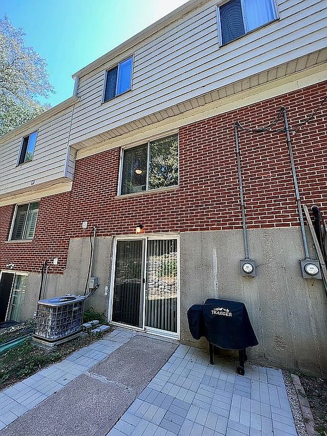 Image of 2413 S 3rd Street Plz