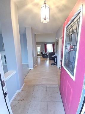 Additional photo 1 of property located at 1708 E Canterbury Dr