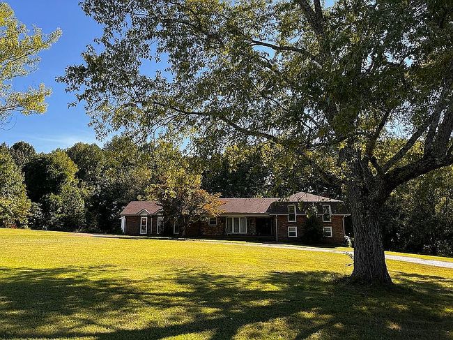 Additional photo 2 of property located at 174 Circle Dr