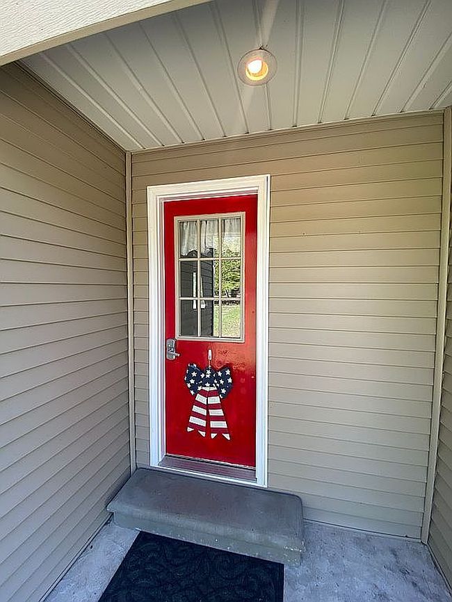 Photo of 3478 W Otsego Lake Dr, Gaylord, MI