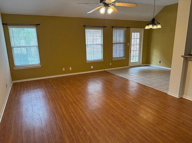 Photo of 908 Pennsylvania Ave, Victoria, TX