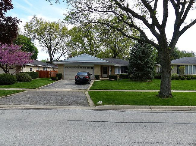 Photo of 1221 W Lonnquist Blvd, Mount Prospect, IL