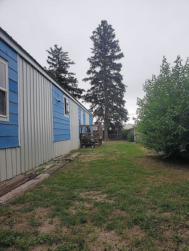 Photo of 114 E 3rd St, Julesburg, CO