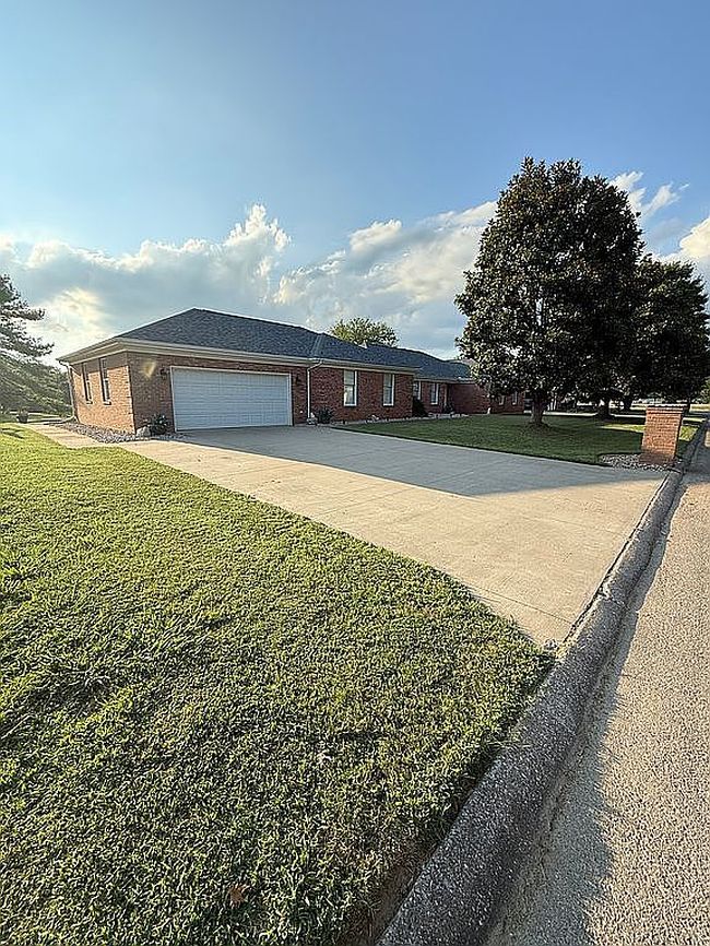 Additional photo 3 of property located at 1019 Country Club Dr