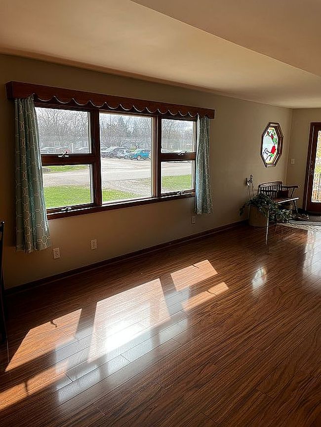 Image of 104 N Main St
