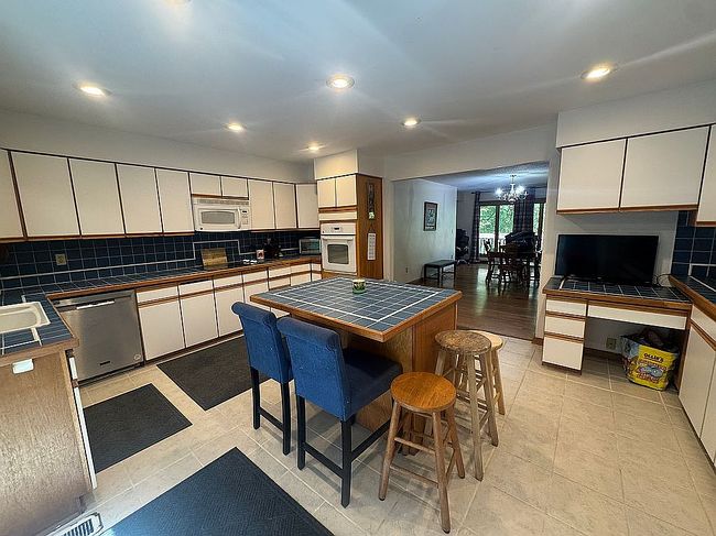 Photo of 652 Shepherds Creek Rd, Robbinsville, NC