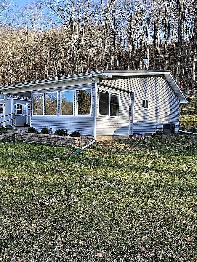 Image of 824 Crystal Lake Rd