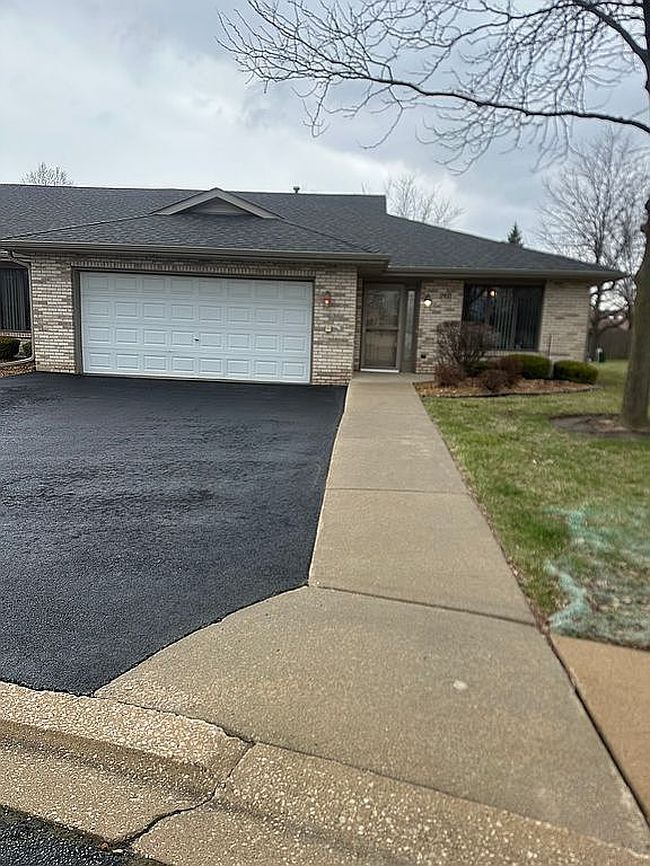 Photo of 2417 Par Four Ct, Joliet, IL