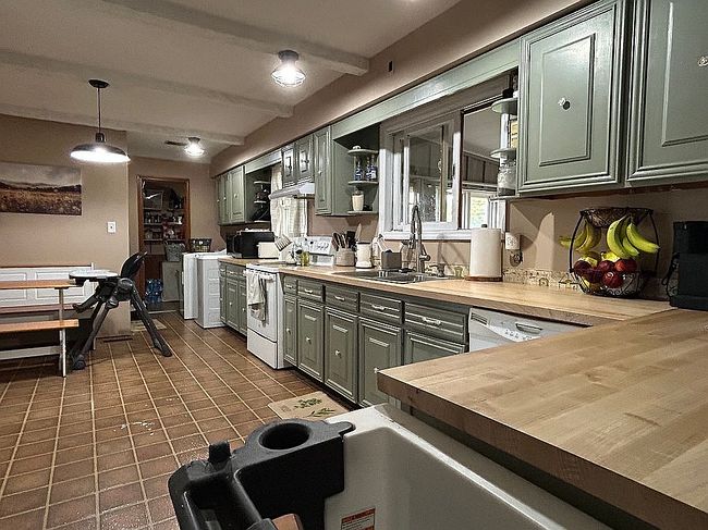 Photo of 427 E Lima Ave, Ada, OH