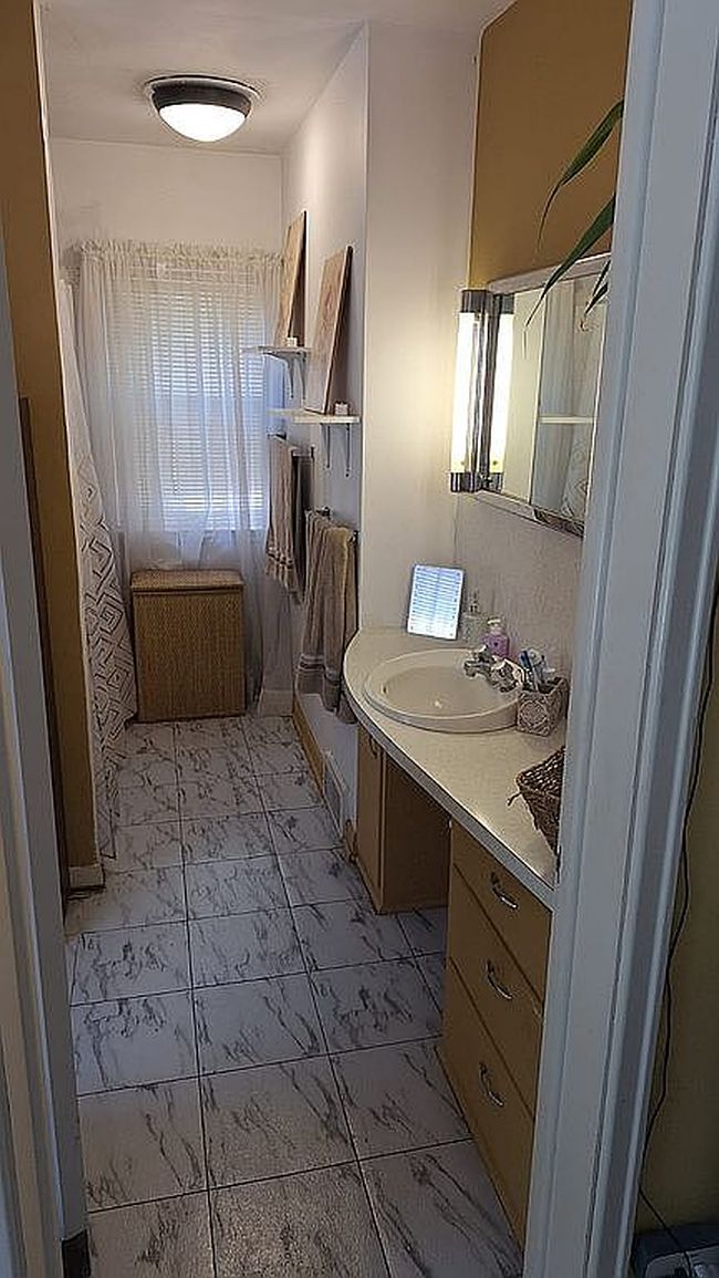 Image of 302 Bissell St