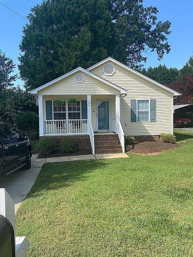 Photo of 705 Church St, Belmont, NC