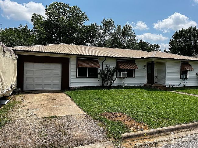 Preview of property located at 807 Carver St