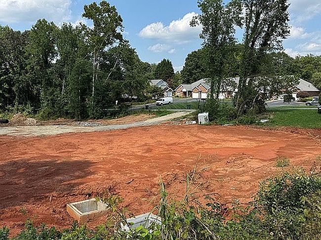 Photo of 103 Mooreland Dr Ne, Conover, NC