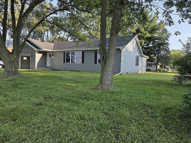 Photo of 351 E Southmoor St, Manito, IL