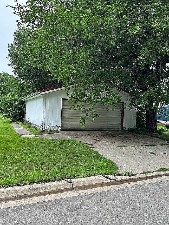 Photo of 301 Superior St, Milroy, MN