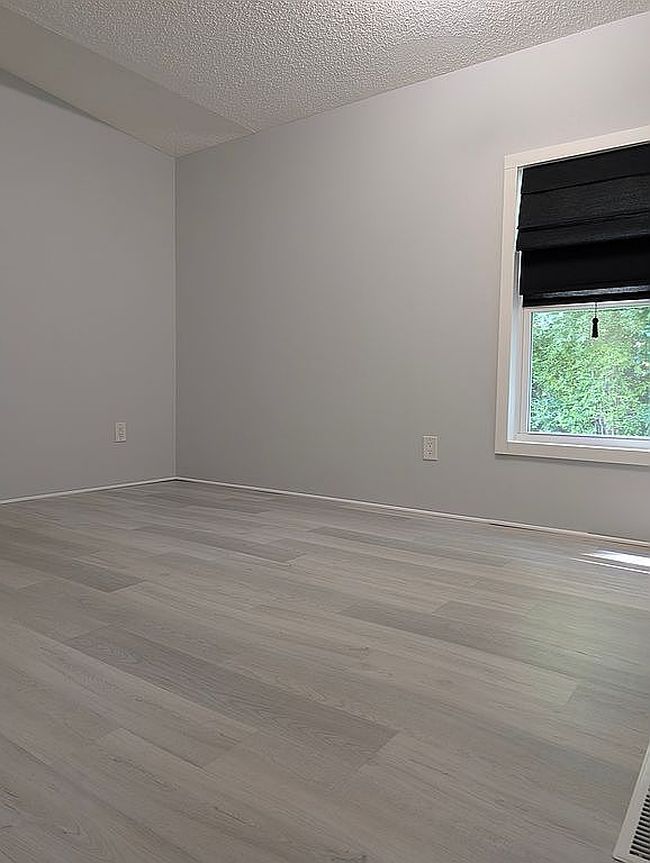 Photo of 2 Emerald Cir, Whitmore Lake, MI