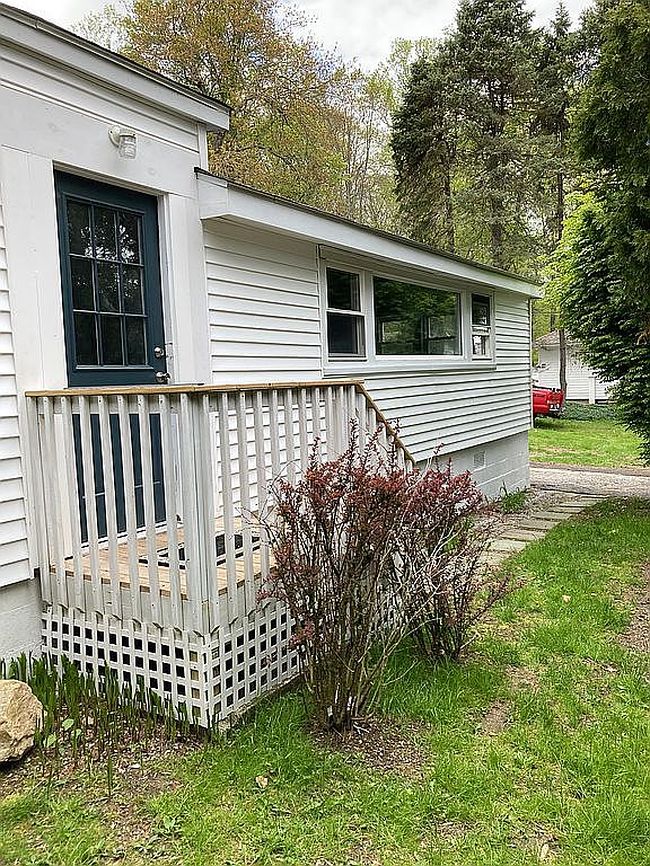Photo of 213 Mamanasco Rd
