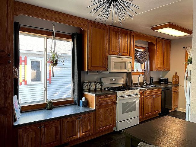 Photo of 915 11th St Nw, Minot, ND