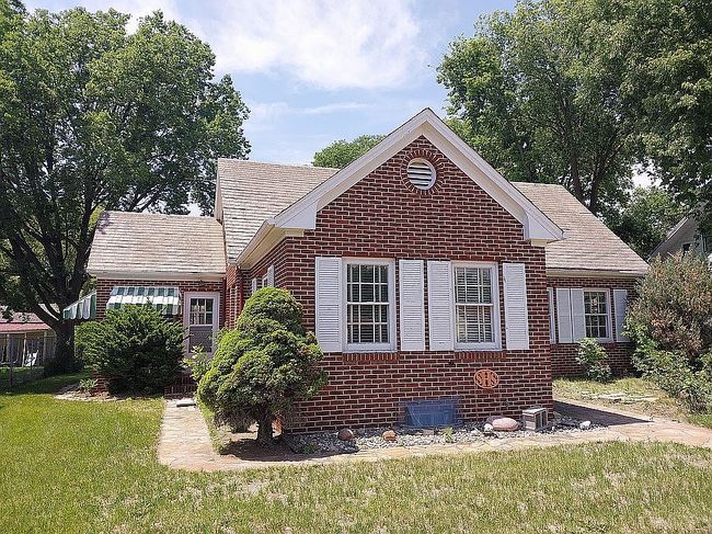 Photo of 340 4th St, Scotland, SD