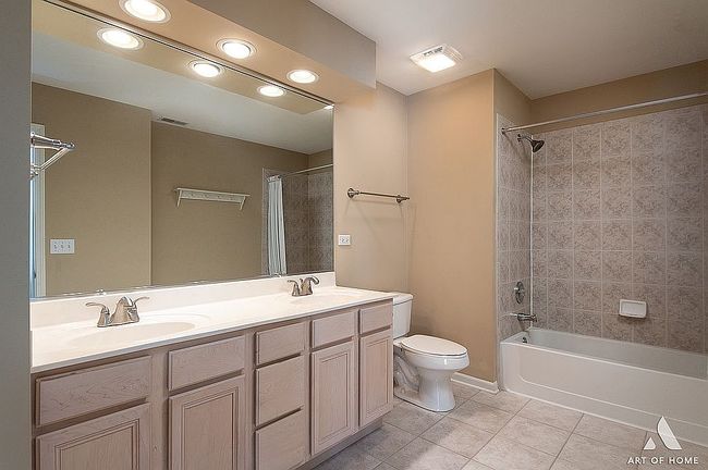 Photo of 1204 Spyglass Cir, Palos Heights, IL