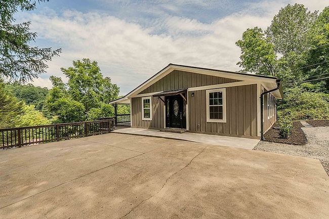 Photo of 20 Trae Rd, Franklin, NC