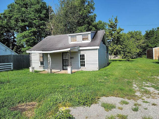 Photo of 621 N High St, Franklin, KY