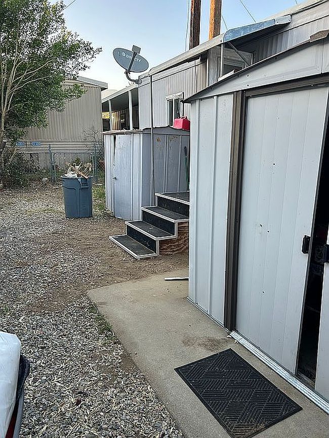 Image of 9340 Foothill Blvd Trailer 62