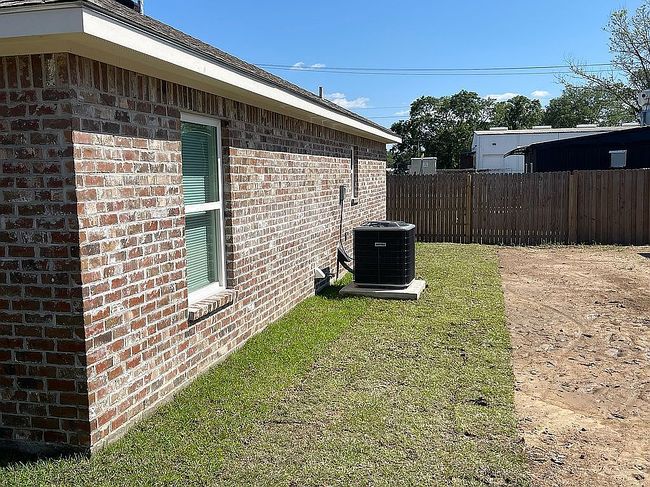 Image of 107 N Loop St