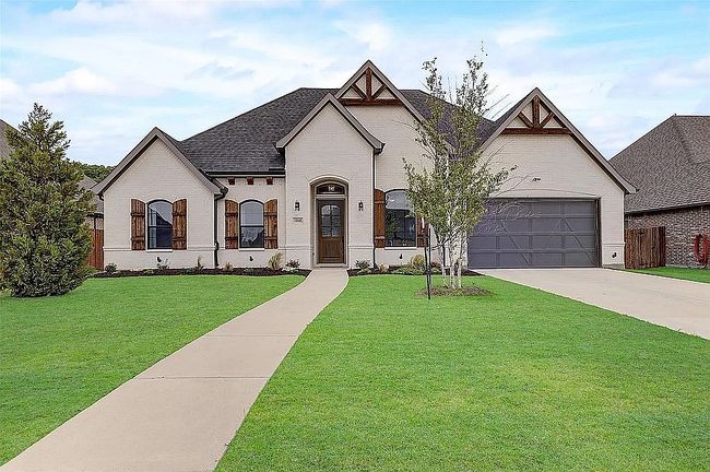 1048 Whisper Willows Dr, Fort Worth, TX